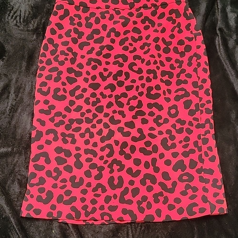 Ann Taylor animal print skirt. Size 2